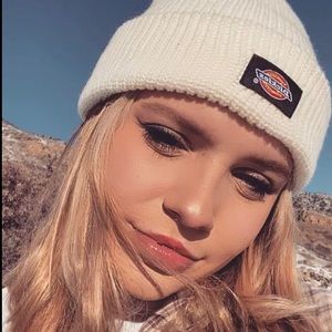 Meet your Posher, Holly